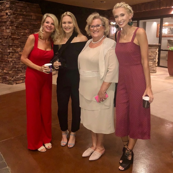 Hi, I’m McKenzie & love sharing my closet with you - Picture 4 of 7